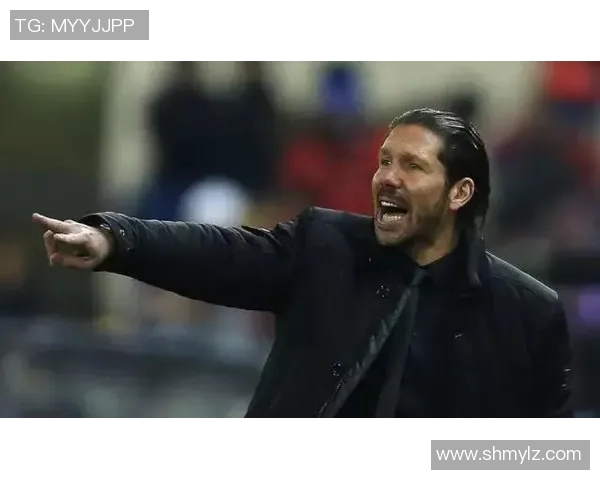 足球明星背面高清照片展现运动魅力与风采的完美瞬间 足球明星背面高清照片展现运动魅力与风采的完美瞬间